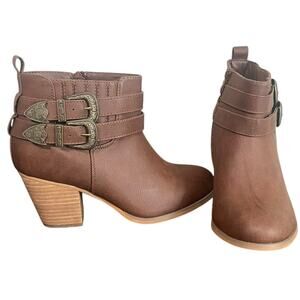NWOB LUOIKA Brown Faux Leather Double Buckle Block Heel Western Bootie Size 8XW